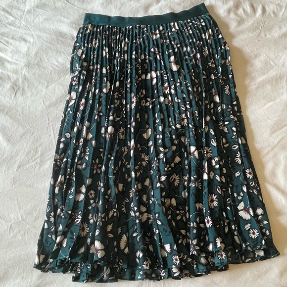 Express Dresses & Skirts - Express | Floral Pleated Midi Skirt | Small | Green